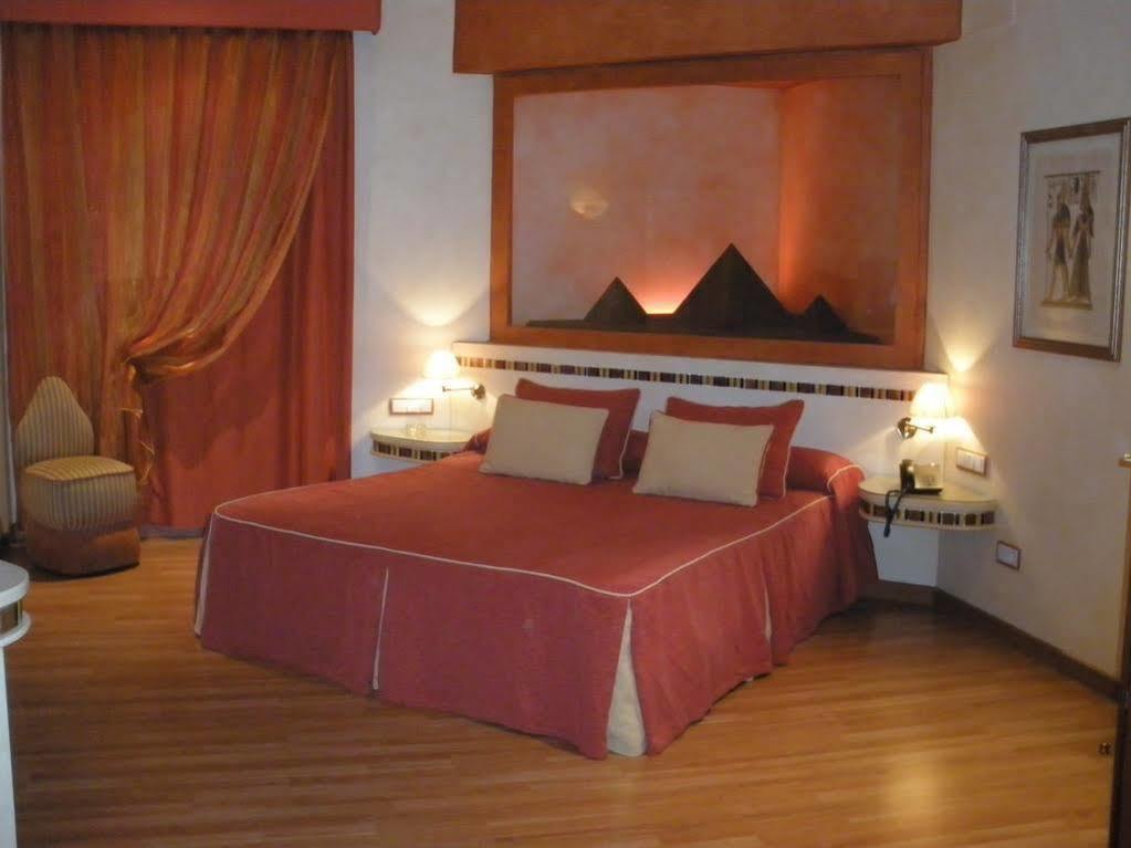 Hotel Alkalat Alcalá de Guadaira Eksteriør bilde